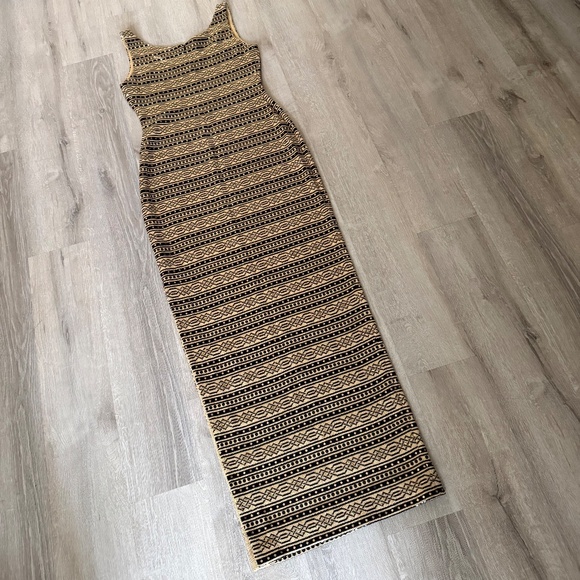 Gorgeous St.John Women’s Gold & Black embellished Knit Evening Gown Size 6 - Picture 5 of 12